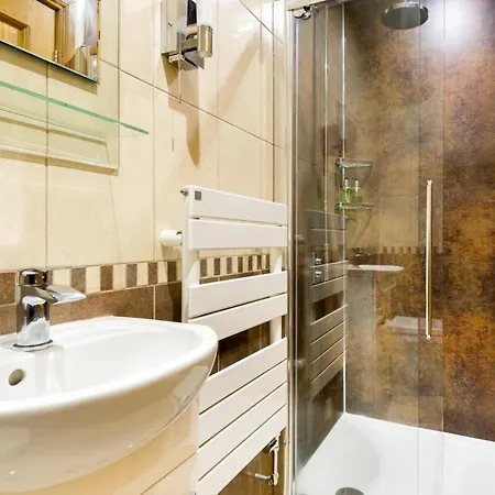 3 Bed In Penrith Oc-sz299 *